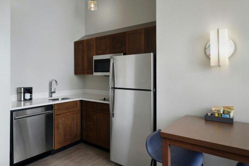 Кухня или мини-кухня в Residence Inn Atlanta Midtown 17th Street
