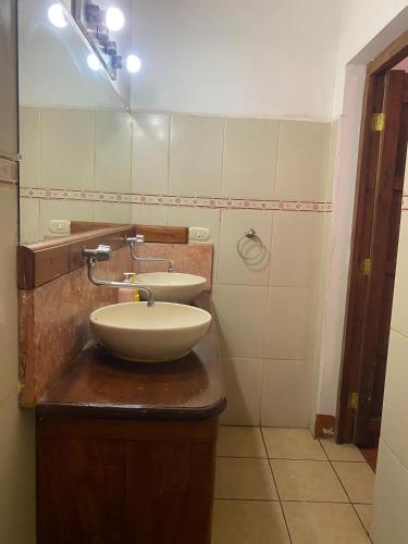 Bilik mandi di Sunrise Guest House