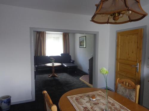 a living room with a table and a couch at Ferienhaus van Wijk in Obergude