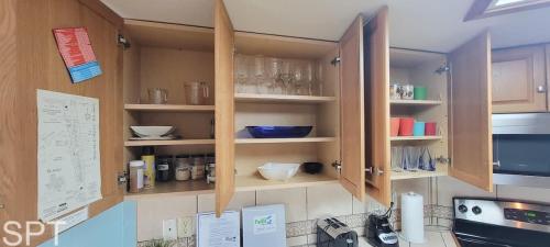 Dapur atau dapur kecil di Aquarius 408 condo