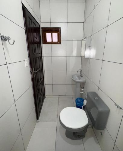 a bathroom with a toilet and a sink at Pousada JK in Pirenópolis