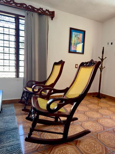 three rocking chairs sitting in a living room at Casa Actores in Tlacotalpan