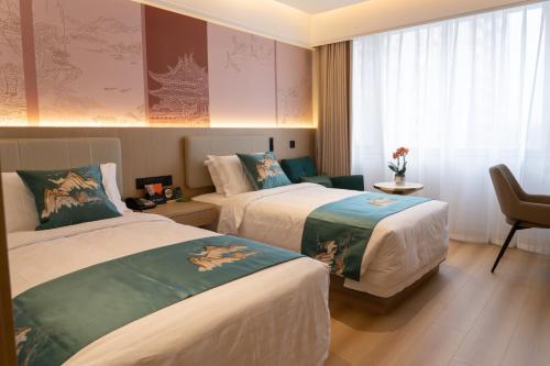 Ένα ή περισσότερα κρεβάτια σε δωμάτιο στο Beijing Shengli Hotel