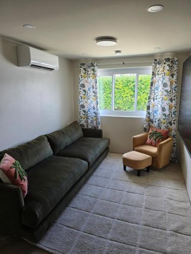 Ruang duduk di Salt&Sage - Modern 3BR Fully Renovated in May 2025