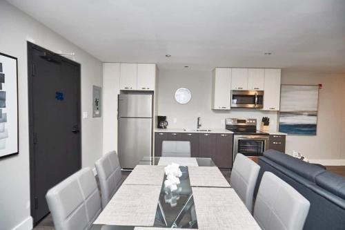 a kitchen and dining room with a table and chairs at Fallsview Boutique 2bd in Niagara Falls