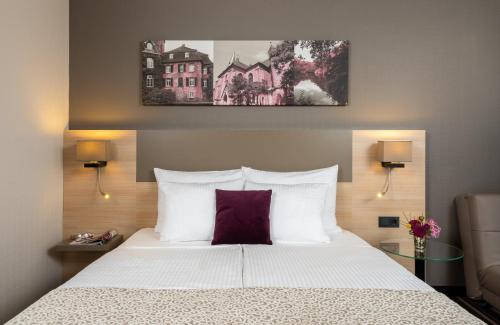 Un ou plusieurs lits dans un hébergement de l'établissement Leonardo Hotel Düsseldorf Airport Ratingen