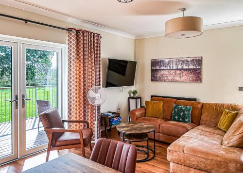 Χώρος καθιστικού στο Flaxton Meadows Luxury Lodges
