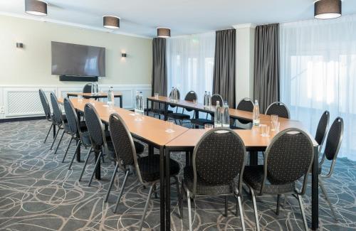 a conference room with a long table and chairs at Leonardo Boutique Hotel Berlin City South in Berlin