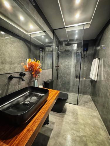 Ванна кімната в Mindelo Bay Apartment