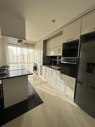 Η κουζίνα ή μικρή κουζίνα στο Mindelo Bay Apartment