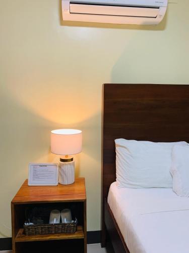Una cama o camas en una habitación de MCA Hotel Suites