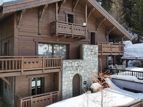 Chalet spacieux avec terrasse et jacuzzi, proche des pistes pour 14 personnes