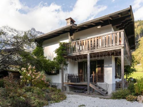 El edificio en el que está el chalet de montaña