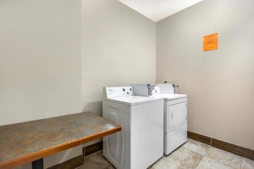 a small laundry room with a washer and dryer at Quality Inn Umatilla - Hermiston in Umatilla