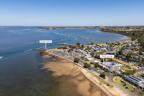 Gallery image of Seaside Family Retreat - Sea Song in Rhyll