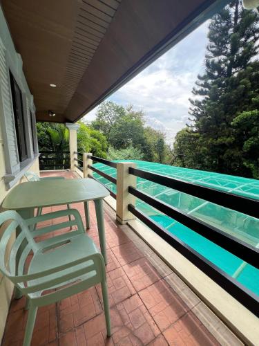 Balkón nebo terasa v ubytování 4BR Tipolo rest house with Pool Sauna billiards hockey