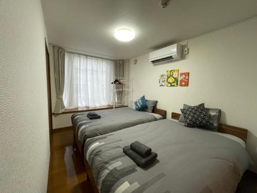 Ένα ή περισσότερα κρεβάτια σε δωμάτιο στο クラージュ本郷通