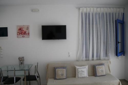 Μια τηλεόραση ή/και κέντρο ψυχαγωγίας στο SunOrama Apts-Studios
