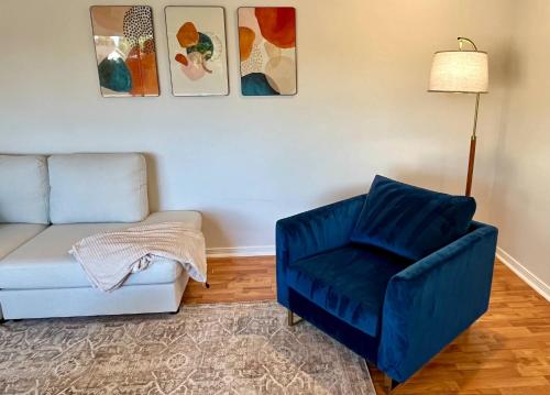 Ruang duduk di Peaceful, Comfy Home | Office + Prime Location