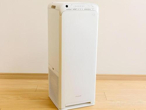 a whiteintendo wii console sitting on a wooden floor at Hotel Dream Gate Maihama in Chiba
