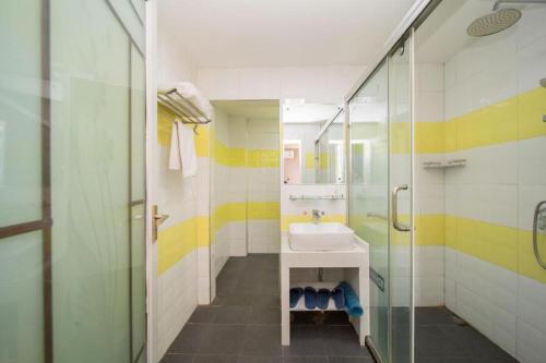 Koupelna v ubytování 7 Days Inn Changsha Jingwanzi International Furniture Plaza