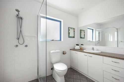 Koupelna v ubytování Unit 7 Vista Pacific 12 14 Bryan Street Sunshine Beach