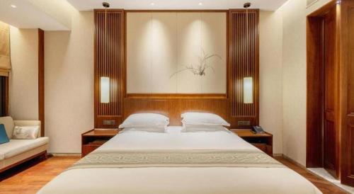 Katil atau katil-katil dalam bilik di Pingtian Bandao Hotel