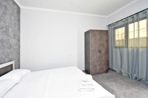 Postel nebo postele na pokoji v ubytování Runway Rooms
