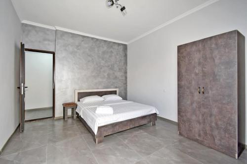 Postel nebo postele na pokoji v ubytování Runway Rooms
