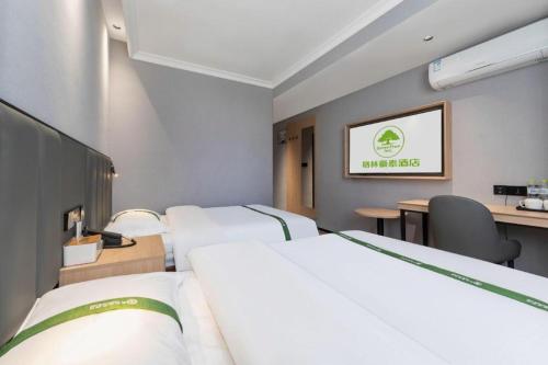 Ένα ή περισσότερα κρεβάτια σε δωμάτιο στο GreenTree Inn Weihai Port