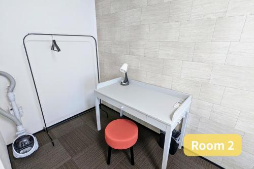 a room with a desk and a red chair at Vacation House 2 in Funabashi