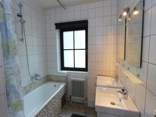 Un baño de Chalet in Leogang near Ski Slopes