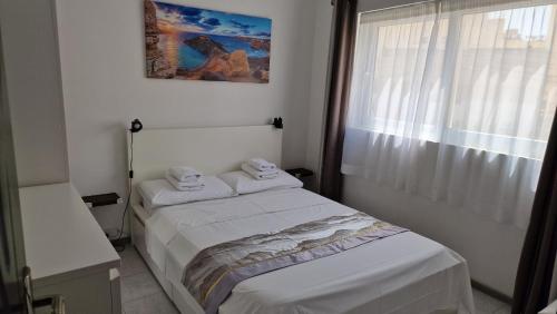 Giường trong phòng chung tại Sunny Day Flat