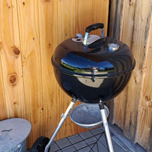 Barbacoa disponible para clientes en la casa o chalet