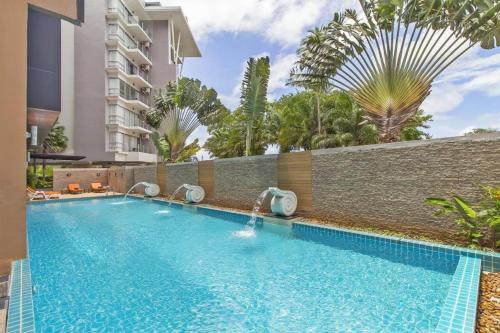 Πισίνα στο ή κοντά στο A Well Equipped Condo near Karon Beach