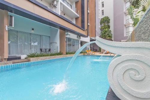 Πισίνα στο ή κοντά στο A Well Equipped Condo near Karon Beach