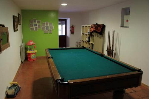 Sto za bilijar u objektu Casa Paz do Outeiro