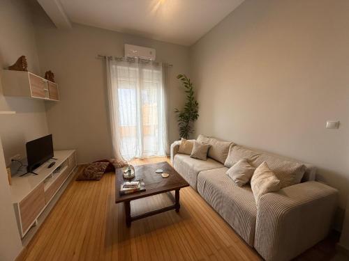 A bright flat with garden, a private urban oasis in Athens