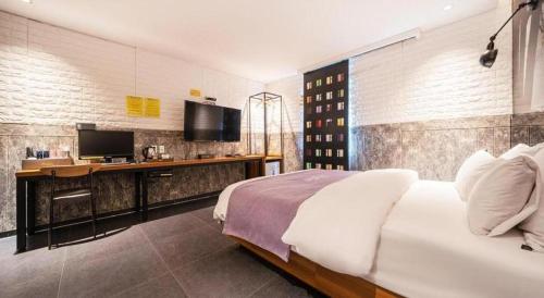 Dapur atau dapur kecil di Gram Hotel