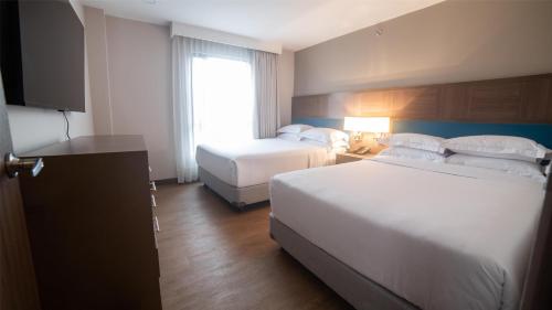 Katil atau katil-katil dalam bilik di Embassy Suites by Hilton Bogotá - Rosales