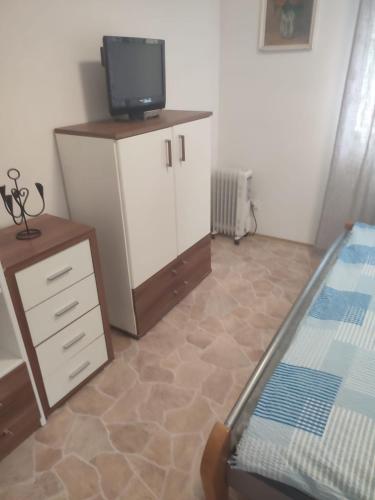 a room with a tv on top of a cabinet at Nový kemp Slezské Pavlovice in Slezské Pavlovice