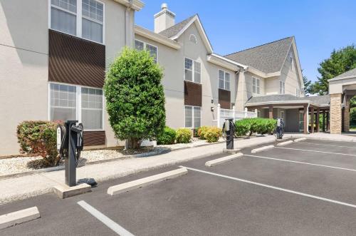 a parking lot in front of a building with parking meters at Country Inn & Suites by Radisson, Roanoke, VA in Roanoke