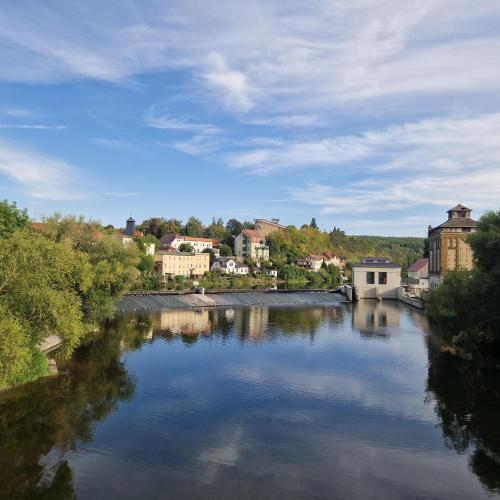 a view of a river with a town in the background at Ferienwohnung "Kleine Auszeit" in Bad Kösen