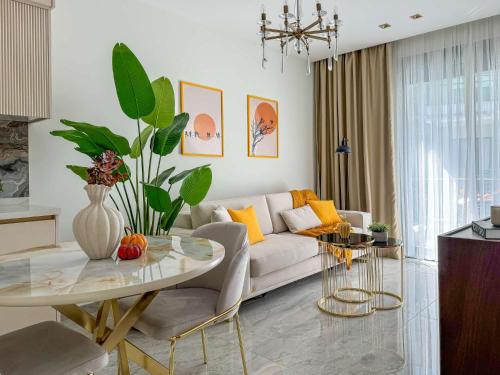 Qoople Legend B - premium apartments steps from the sea