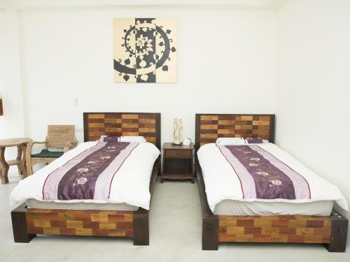 Una cama o camas en una habitación de Home & Teak Residence