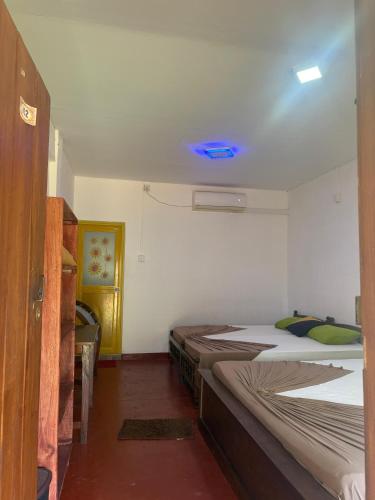 Ein Bett oder Betten in einem Zimmer der Unterkunft Nilaveli Sheen Coast