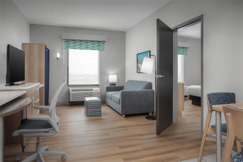 Μια τηλεόραση ή/και κέντρο ψυχαγωγίας στο Home2 Suites By Hilton Las Cruces