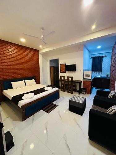 a bedroom with a bed and a living room at Unic Residence And Transit Hotel in Katunayake