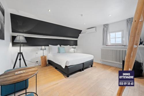 Ένα ή περισσότερα κρεβάτια σε δωμάτιο στο villa les champs de knokke