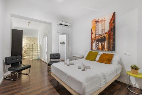 Open-concept apartment near Central Market